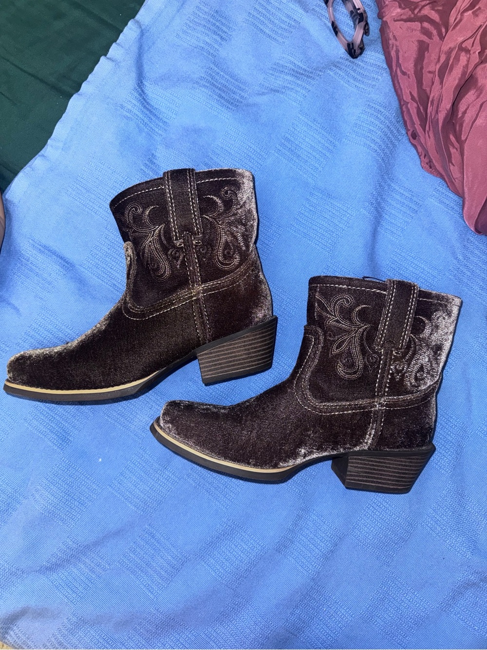 Justin Gypsy Collection Ankle Boot Velvet western embroidery Size 7.5 LikeNew